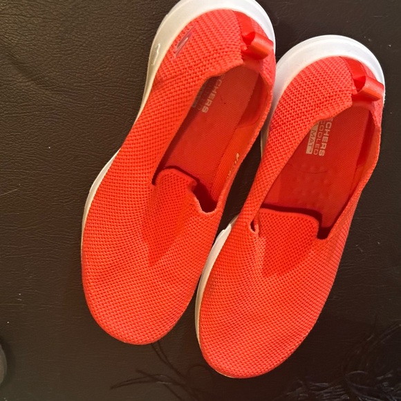 Sketchers size 7.5 - Picture 3 of 6